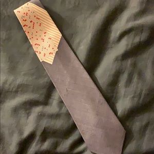 One men’s 100% silk tie